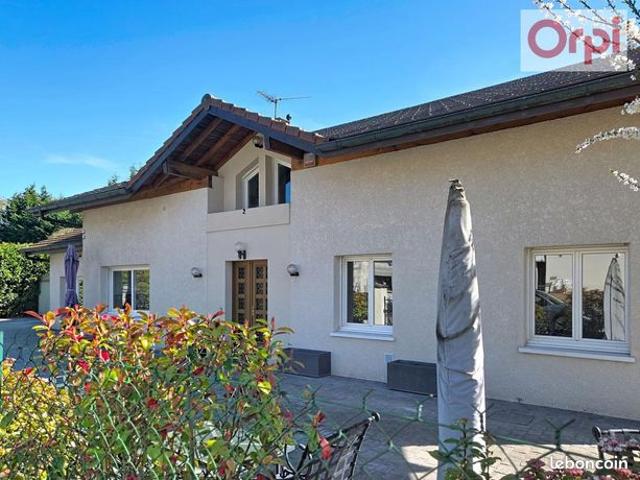 Maison 8 pièces 253 m²