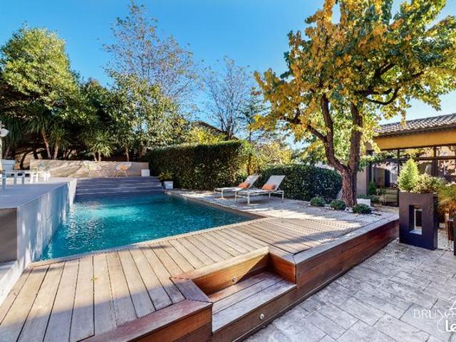 Maison 8 pièces 253 m²