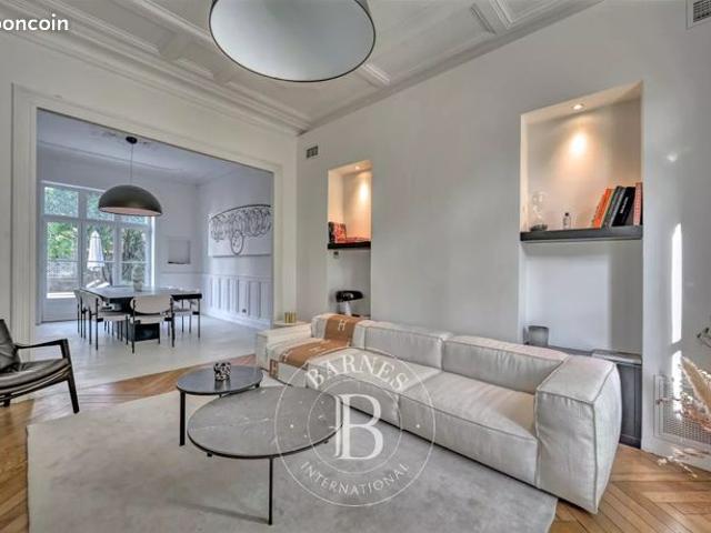 Maison 8 pièces 253 m²