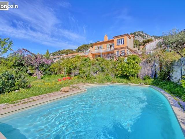 Maison 8 pièces 253 m²