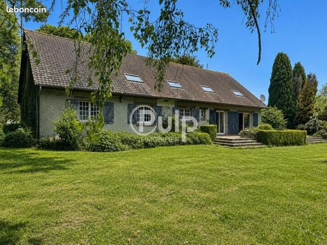 Maison 8 pièces 253 m²