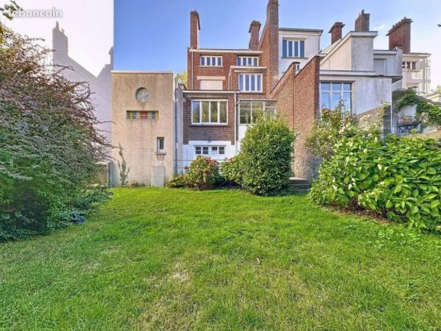 Maison 8 pièces 253 m²