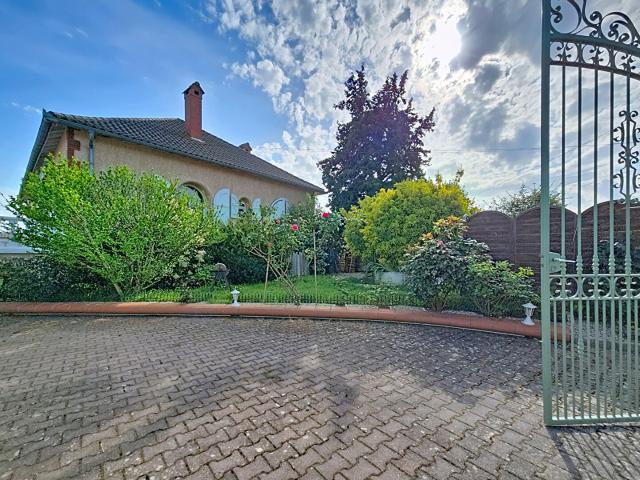 Maison 8 pièces 253 m²