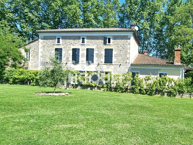 Maison 8 pièces 264 m²