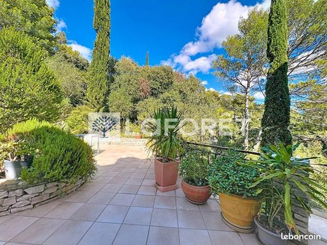 Maison 8 pièces 264 m²