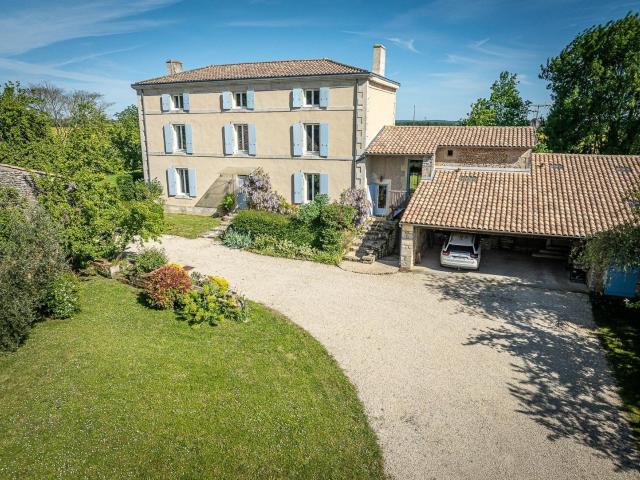 Maison 8 pièces 264 m²