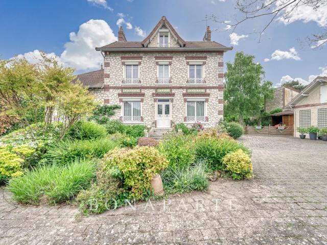 Maison 8 pièces 264 m²
