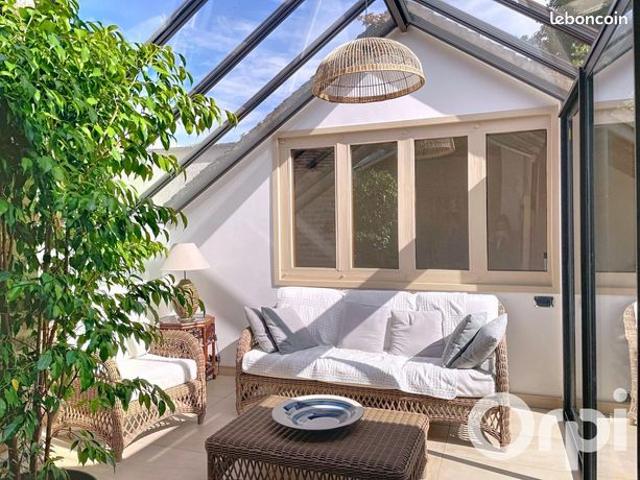 Maison 8 pièces 264 m²