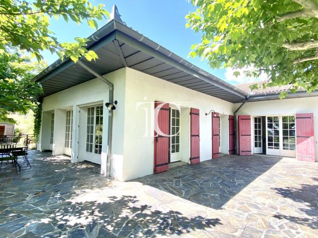 Maison 8 pièces 264 m²