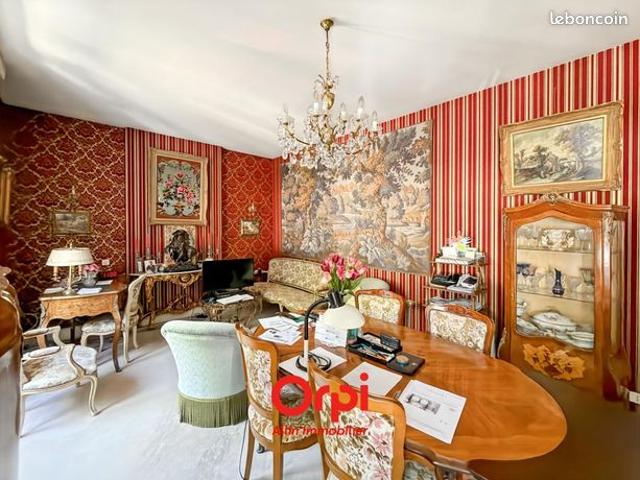 Maison 8 pièces 264 m²