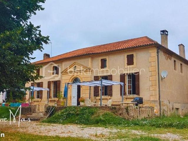 Maison 8 pièces 264 m²