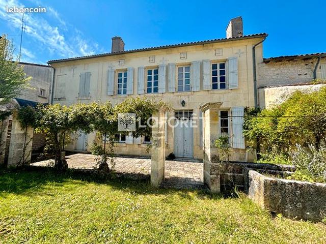 Maison 8 pièces 265 m²