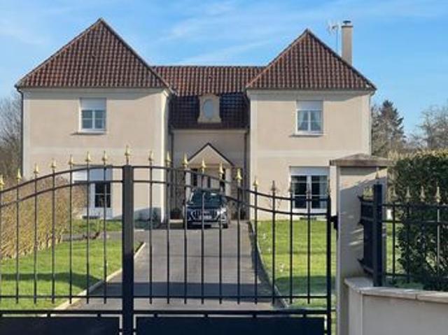 Maison 8 pièces 265 m²