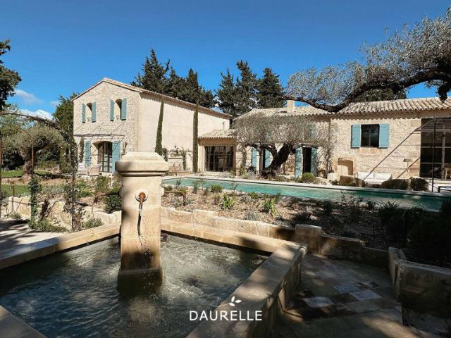 Maison 8 pièces 265 m²