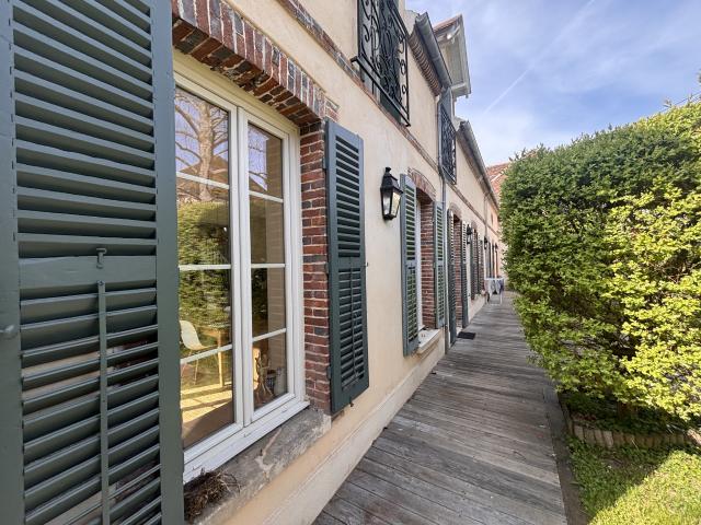 Maison 8 pièces 265 m²