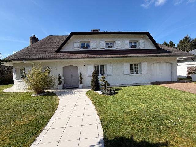 Maison 8 pièces 265 m²