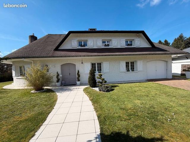 Maison 8 pièces 265 m²