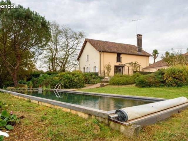 Maison 8 pièces 265 m²