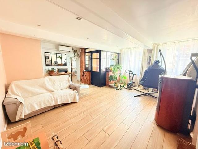 Maison 8 pièces 265 m²
