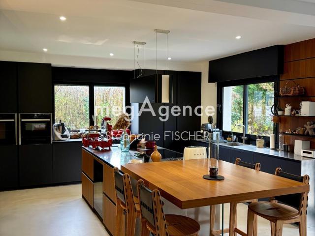 Maison 8 pièces 265 m²