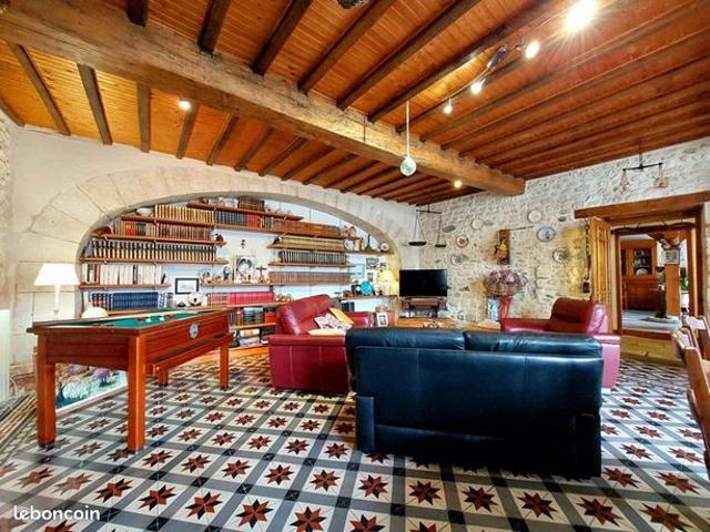 Maison 8 pièces 265 m²