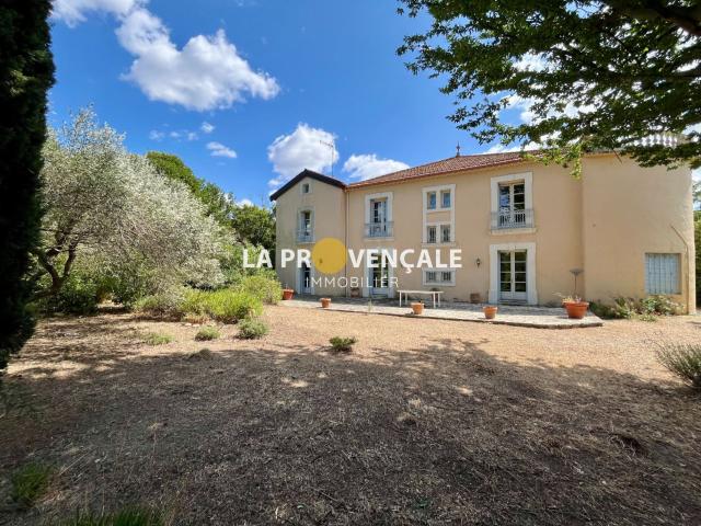 Maison 8 pièces 265 m²