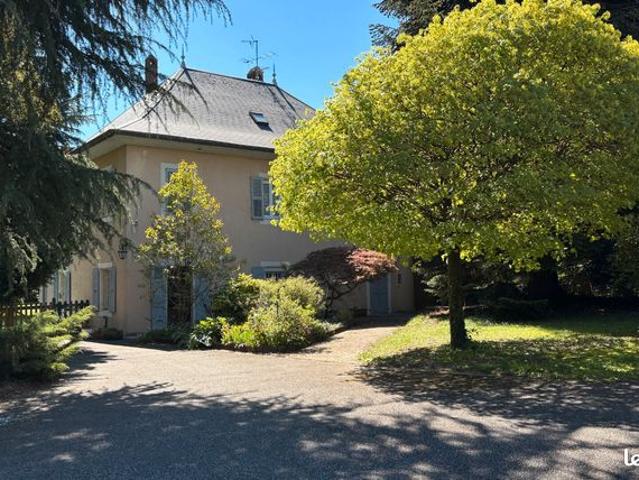 Maison 8 pièces 265 m²