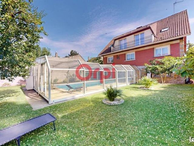 Maison 8 pièces 265 m²