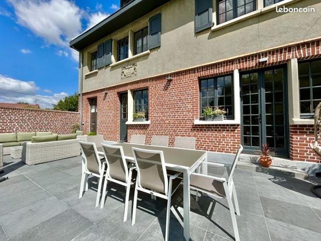 Maison 8 pièces 265 m²