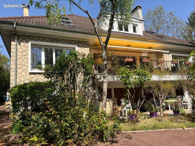 Maison 8 pièces 265 m²