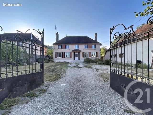 Maison 8 pièces 266 m²