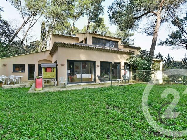 Maison 8 pièces 266 m²