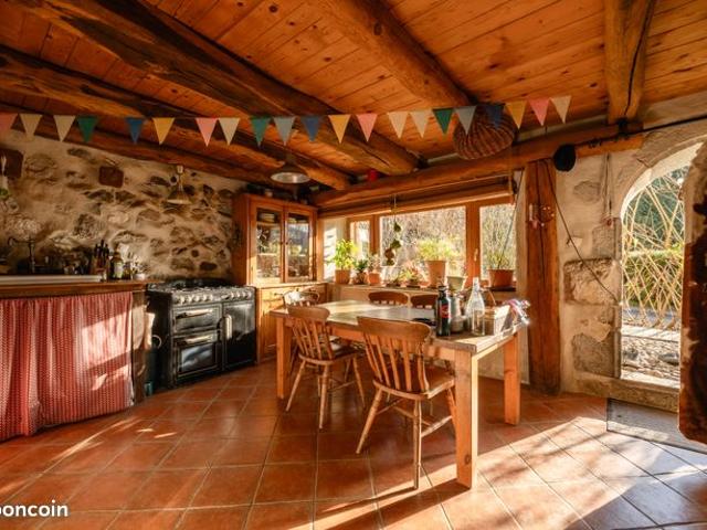 Maison 8 pièces 266 m²
