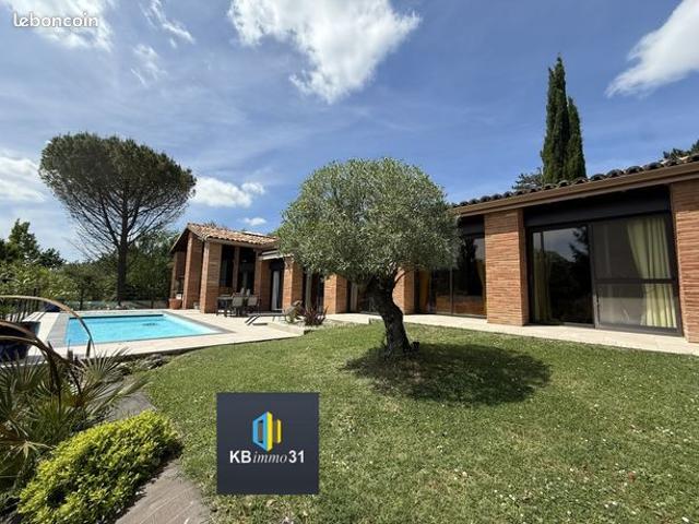 Maison 8 pièces 266 m²