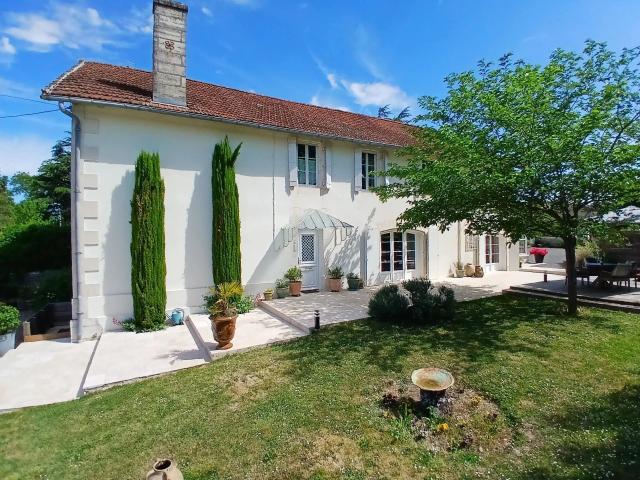 Maison 8 pièces 266 m²