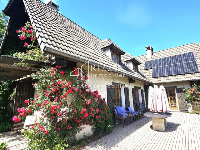 Maison 8 pièces 266 m²