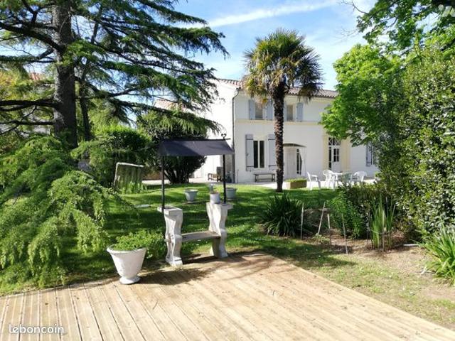 Maison 8 pièces 266 m²