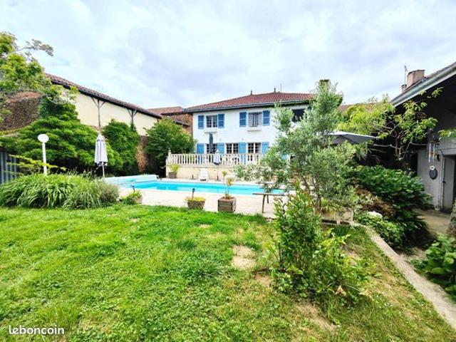 Maison 8 pièces 266 m²