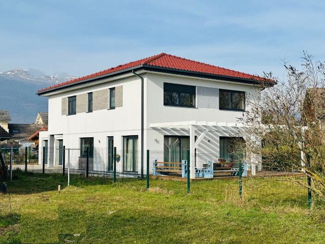 Maison 8 pièces 267 m²