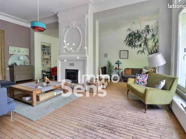 Maison 8 pièces 267 m²