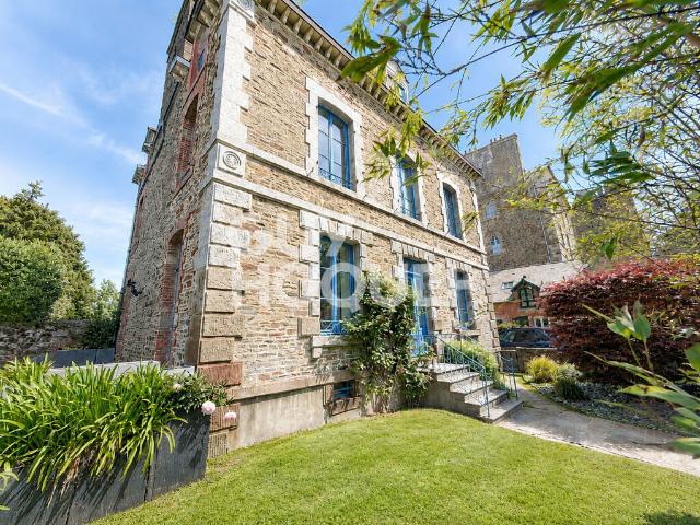 Maison 8 pièces 267 m²