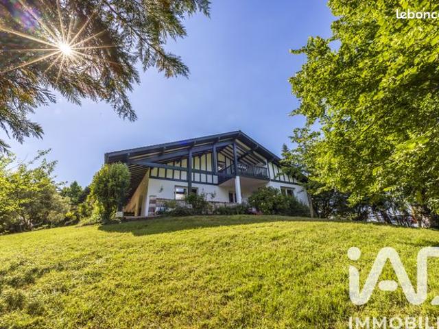 Maison 8 pièces 267 m²