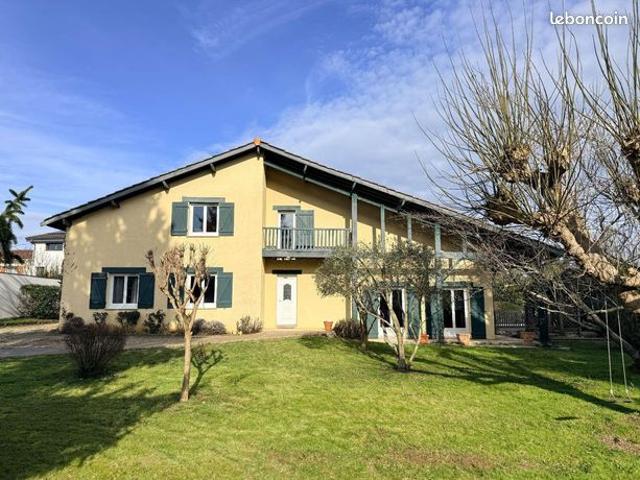 Maison 8 pièces 267 m²