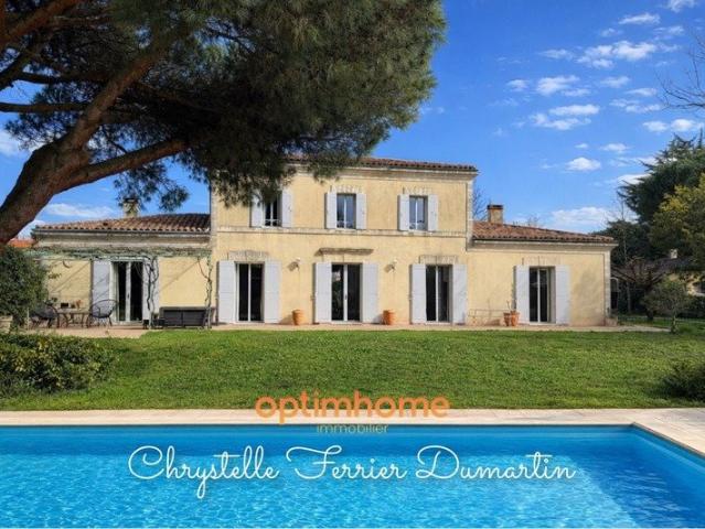 Maison 8 pièces 268 m²