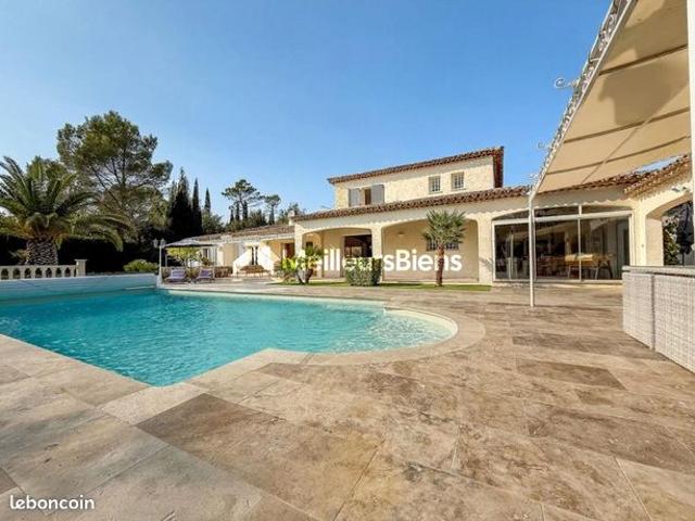 Maison 8 pièces 268 m²