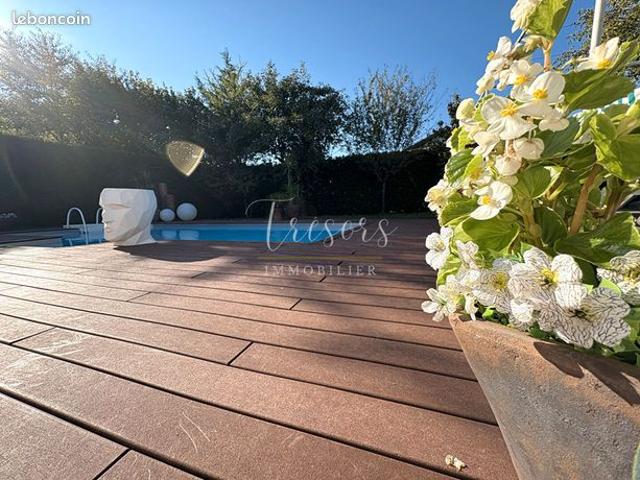 Maison 8 pièces 269 m²