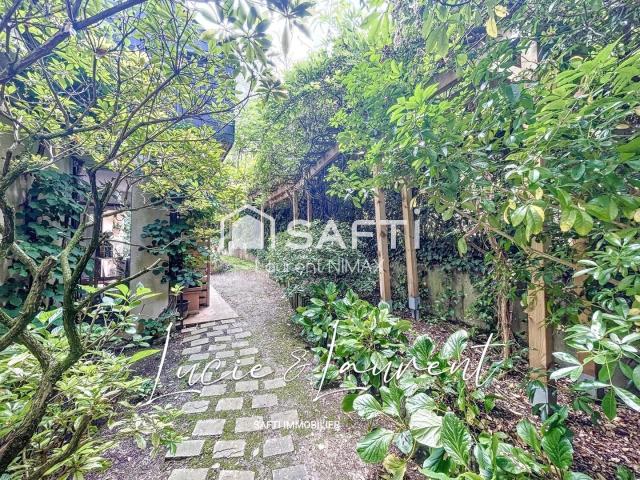 Maison 8 pièces 240 m²