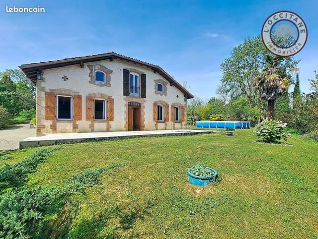 Maison 8 pièces 260 m²