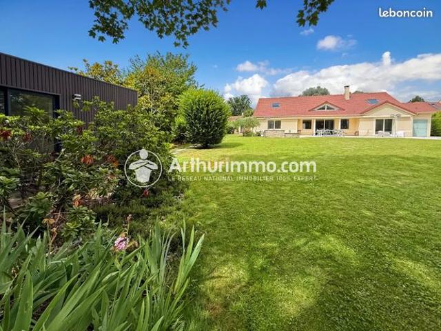Maison 8 pièces 260 m²