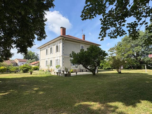 Maison 8 pièces 260 m²